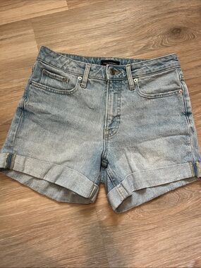 Casual Mid-Rise Light Blue Denim Cuffed Shorts